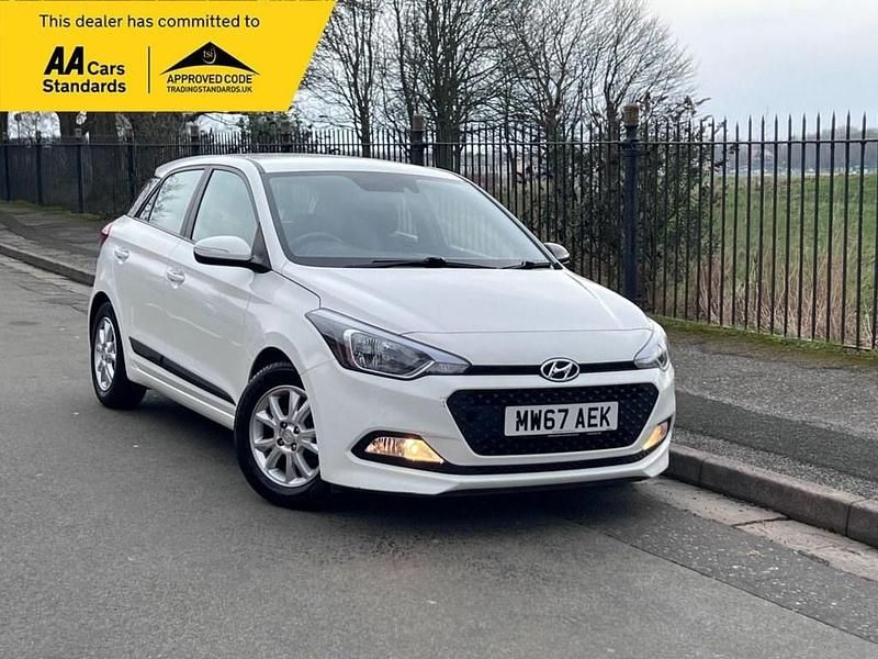 Used Hyundai i20 SE 100 HP (73 kW) 2018 White Hatchback