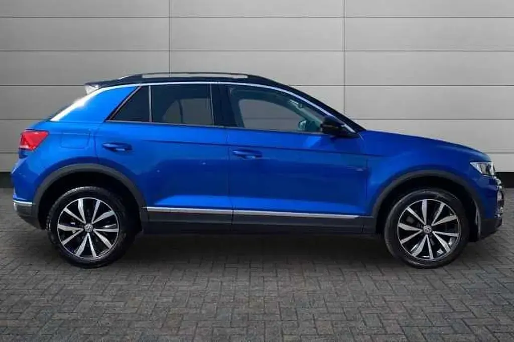 Used VW T-Roc Design 150 HP (110 kW) 2018 Ravenna blue with black roof SUV