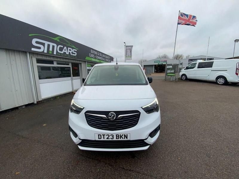 Used Vauxhall Combo S 100 HP (73 kW) 2023 White Van