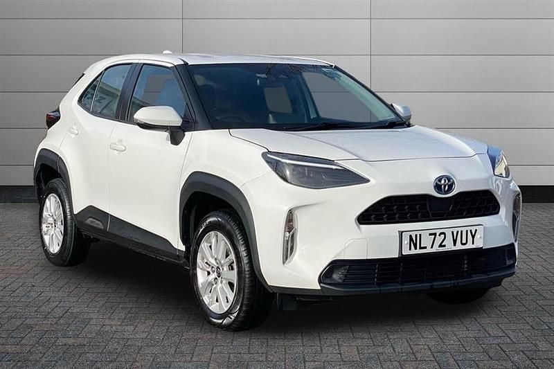Pure white Used 2022 Toyota Yaris Cross SUV | £18,999 (Fair price) - Image 1/3