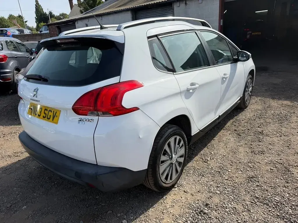 Used Peugeot 2008 Active 92 HP (67 kW) 2014 White SUV