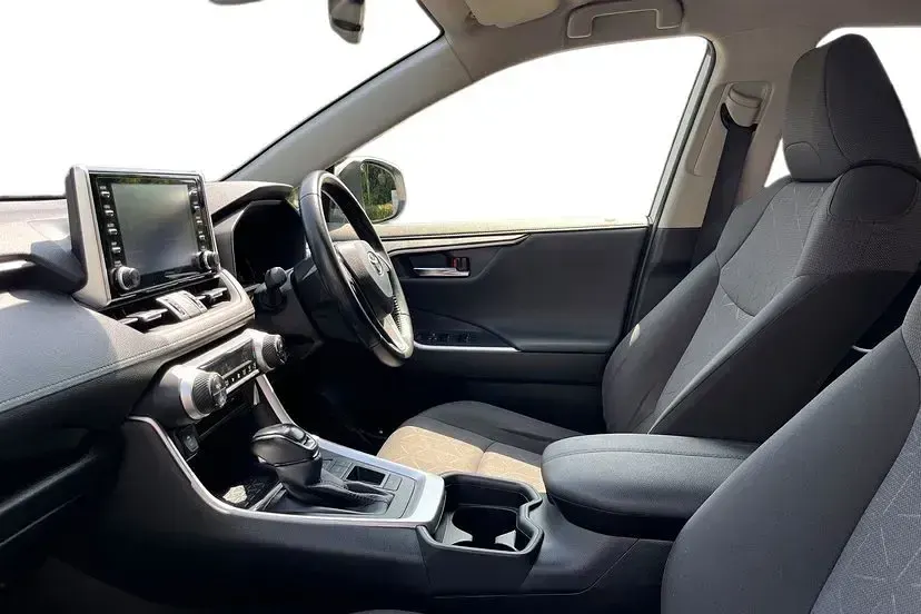 Used Toyota RAV4 Hybrid Design 218 HP (160 kW) 2021 White SUV