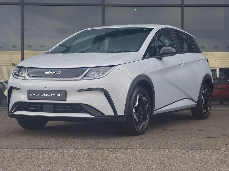 New BYD Dolphin Comfort 11 kW (15 HP) 2026 Skiing white Hatchback