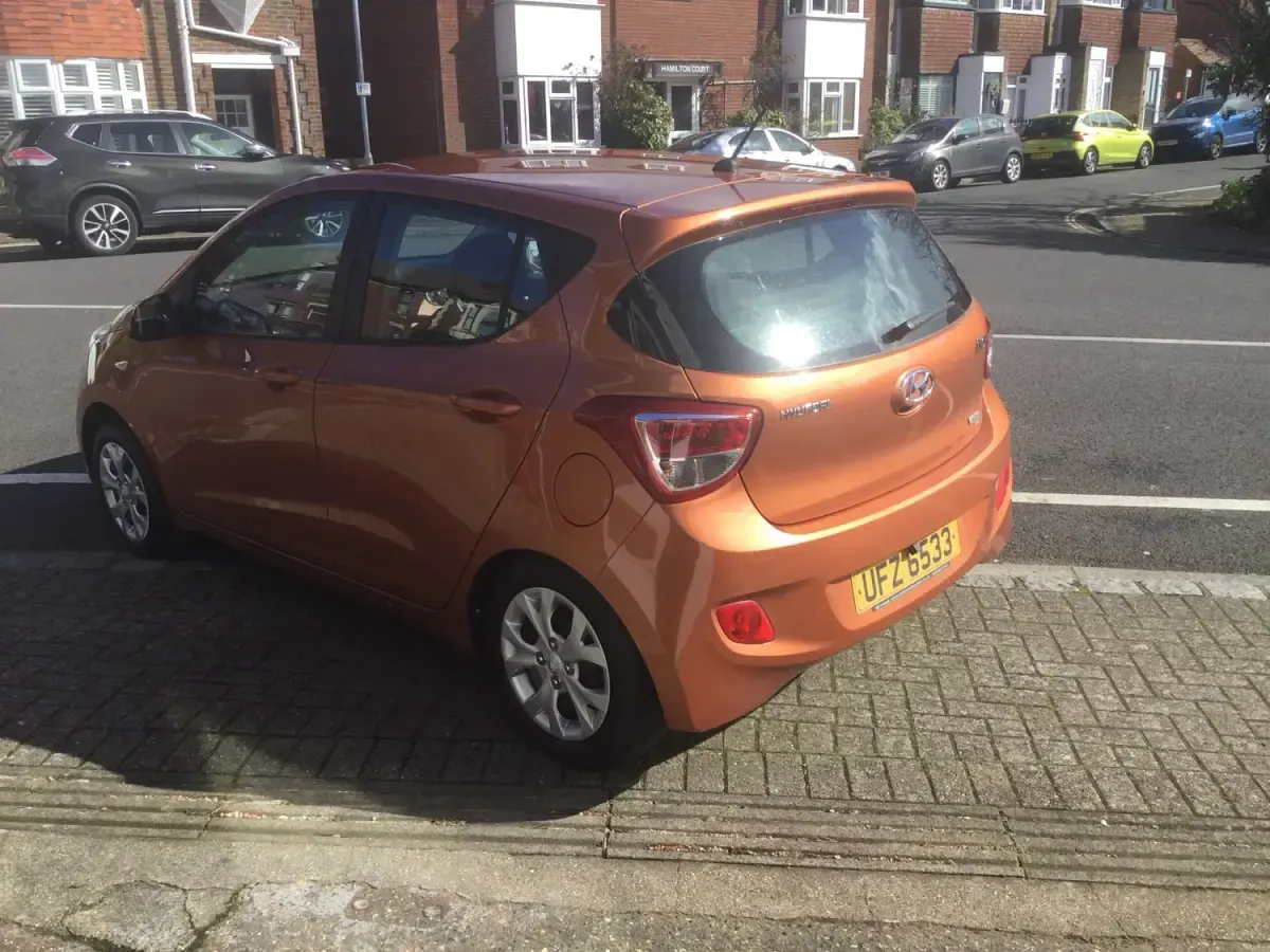 Gebraucht Hyundai i10 SE 87 PS (63 kW) 2014 Orange Kleinwagen
