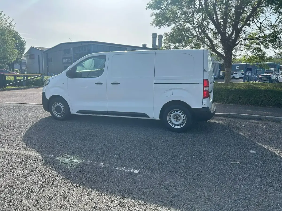 Gebraucht Vauxhall Vivaro Edition 120 PS (88 kW) 2020 Weiß Van / Kleinbus