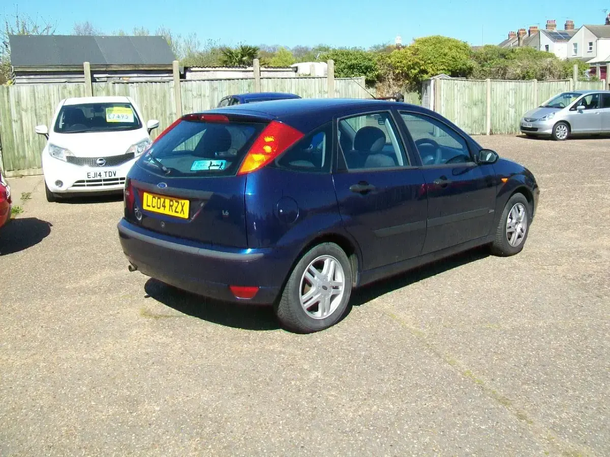 Używany Ford Focus Zetec 2004 Niebieski Hatchback