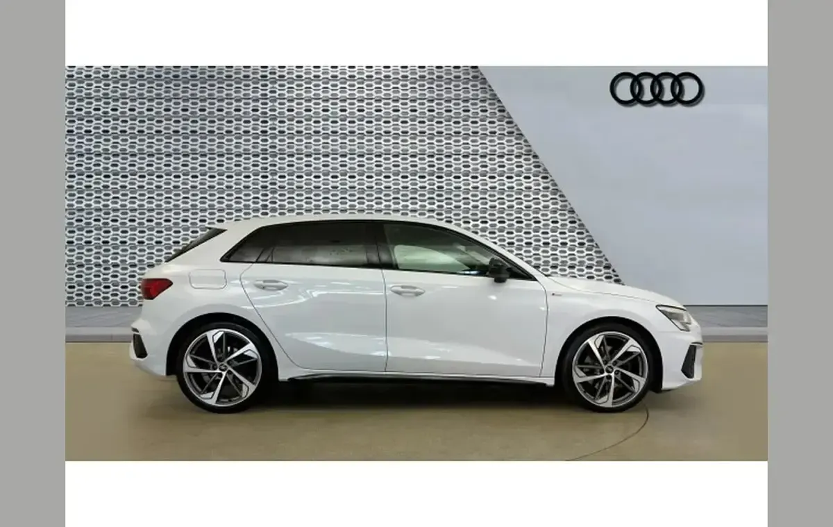 Used Audi A3 Comfort 150 HP (110 kW) 2022 White Sedan