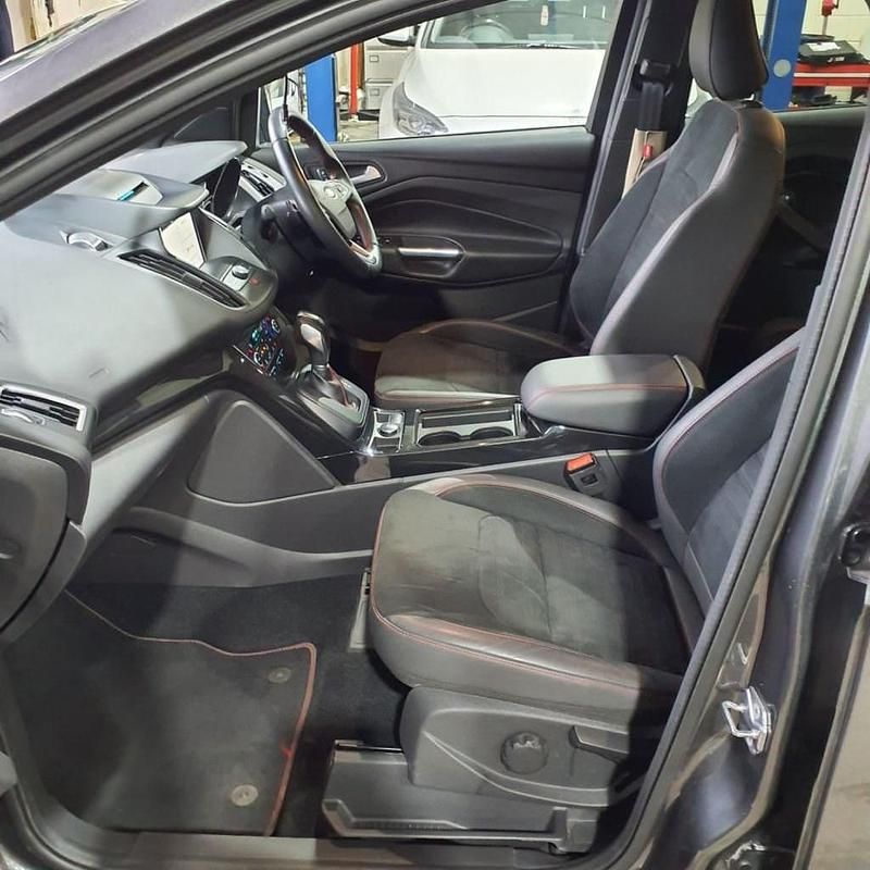 Usado Ford Kuga ST-Line X 176 HP (129 kW) 2018 Cinzento SUV