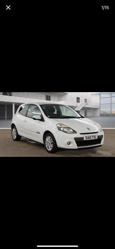 Used Renault Clio IV Expression+ 75 HP (55 kW) 2012 White Hatchback