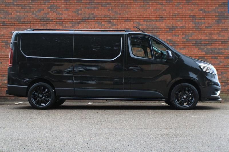 Used Renault Trafic 2023 Black MPV