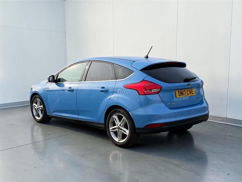Used Ford Focus Zetec 125 HP (91 kW) 2017 Blue Hatchback