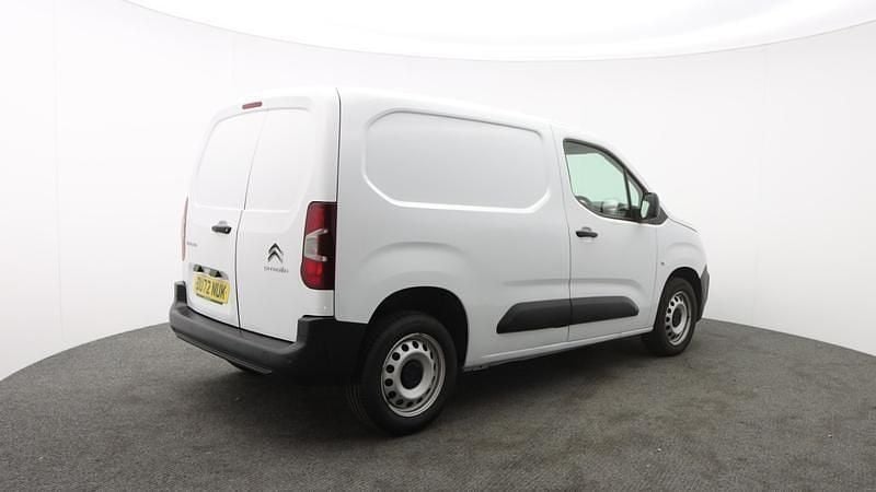 Begagnad Citroën Berlingo PureTech 110 HK (80 kW) 2023 Vit Minibuss