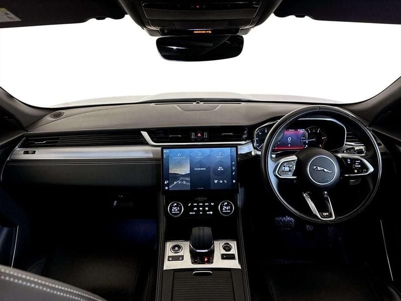 Begagnad Jaguar F-Pace R-Dynamic 204 HK (150 kW) 2022 Silver SUV