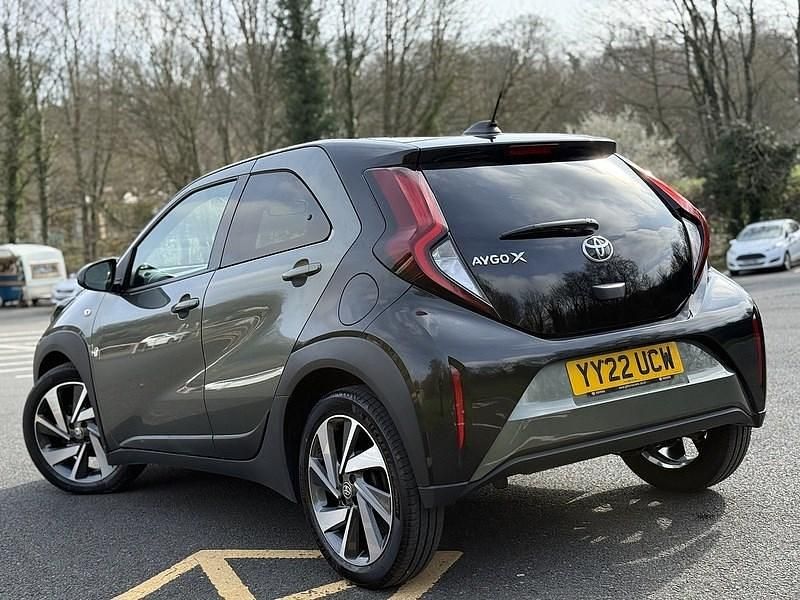 Used Toyota Aygo X 72 HP (52 kW) 2022 Green SUV