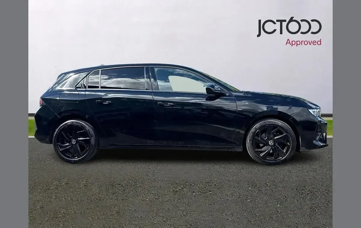 Used Vauxhall Astra 128 HP (94 kW) 2023 Black Hatchback