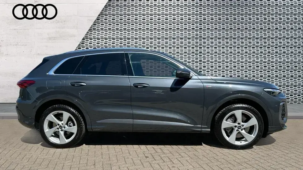 New Audi Q5 S-Line 204 HP (150 kW) 2026 Grey SUV