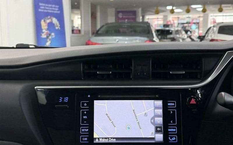 Used Toyota Auris Design 112 HP (82 kW) 2017 Silver Hatchback