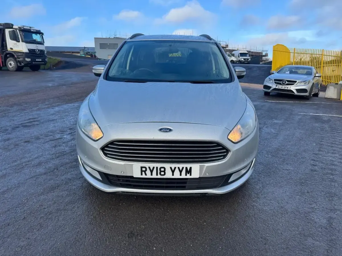 Usado Ford Galaxy Zetec 2026 Cinzento