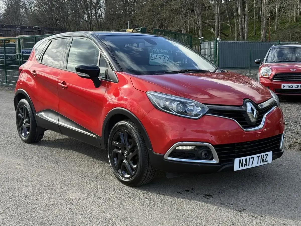 Used Renault Captur Dynamique 90 HP (66 kW) 2017 Red SUV