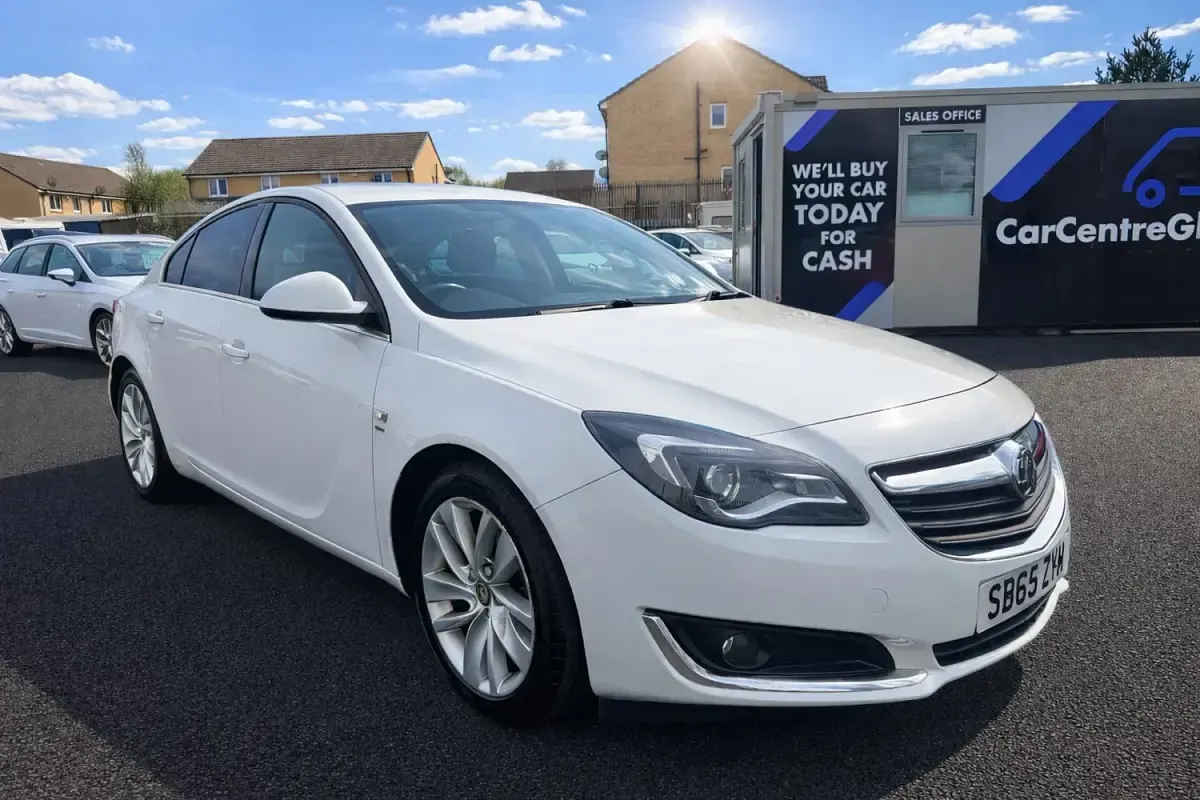 Second-hand Vauxhall Insignia SRi 136 CP (100 kW) 2015 Alb Hatchback