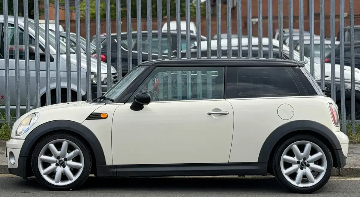 Used Mini Cooper D Hatch 2007 White Hatchback