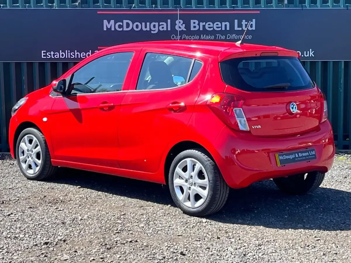 Second-hand Vauxhall Viva 75 CP (55 kW) 2015 Roșu Hatchback