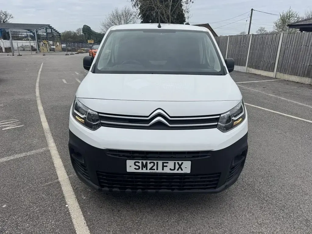 Używany Citroën Berlingo 75 KM (55 kW) 2021 Biały Minivan