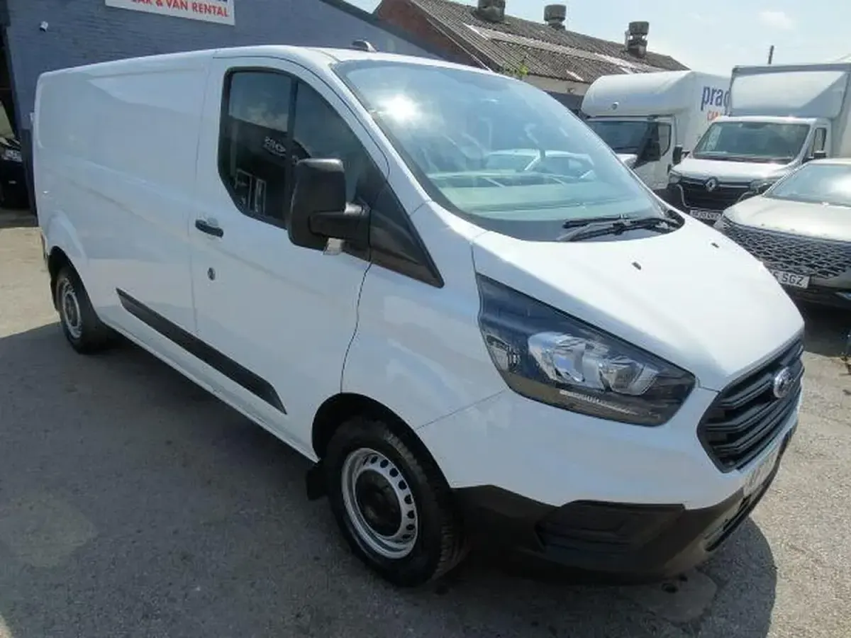 Used Ford Transit Custom S 105 HP (77 kW) 2023 White Van