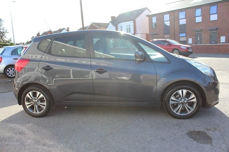 Used Kia Venga 123 HP (90 kW) 2015 Silver Hatchback