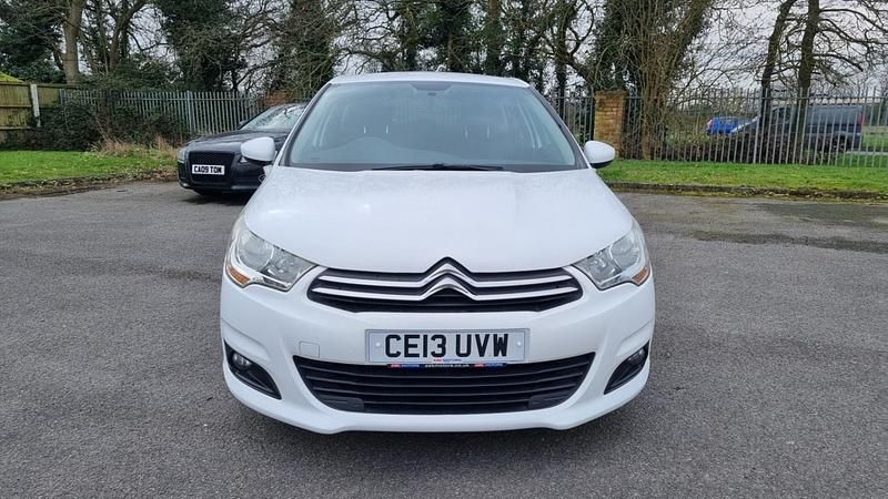 Used Citroën C4 VTR Sport 90 HP (66 kW) 2013 White Hatchback