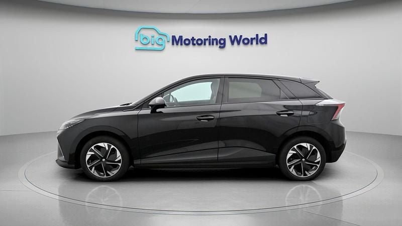 Begagnad MG MG4 EV Trophy 319 kW (435 HK) 2023 Svart Halvkombi