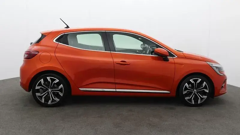 Used Renault Clio Version S 2022 Orange Hatchback