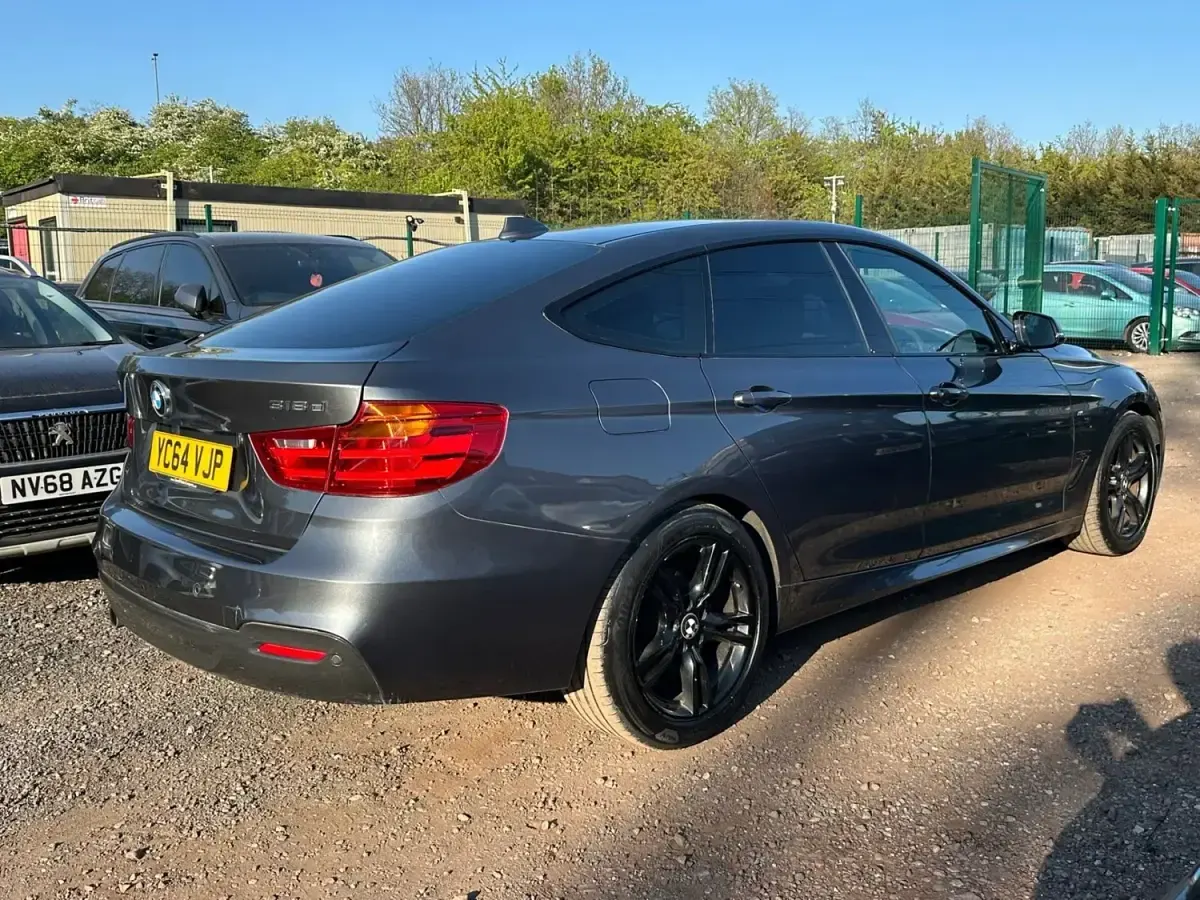 Begagnad BMW 318 M Sport 2014 Grå Halvkombi