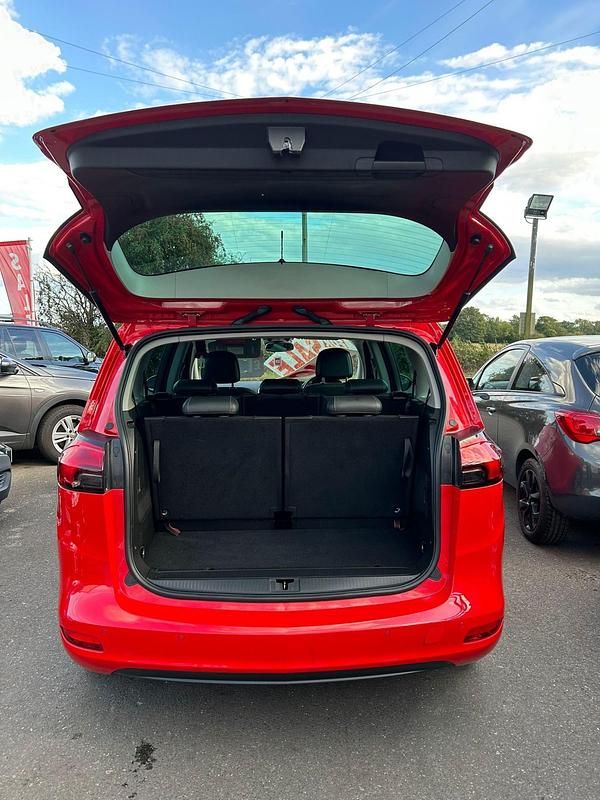 Used Vauxhall Zafira 140 HP (102 kW) 2016 Red MPV