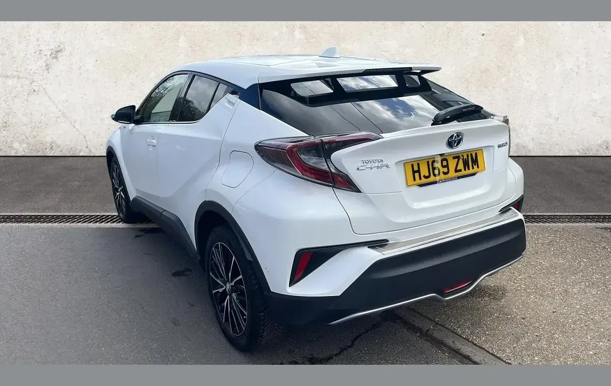 Used Toyota C-HR 122 HP (89 kW) 2019 White SUV