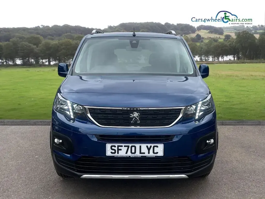 Używany Peugeot Rifter Allure 100 KM (73 kW) 2020 Niebieski Minivan