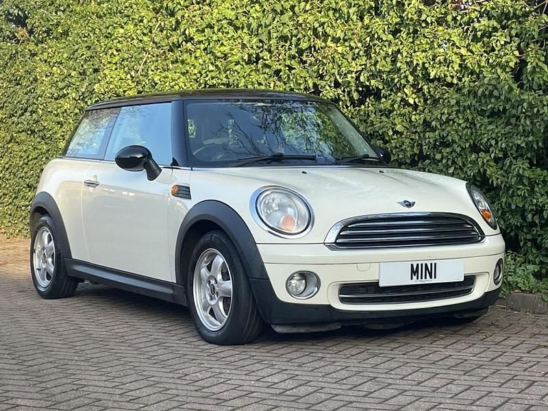 Used Mini Cooper Hatch 2009 White Hatchback