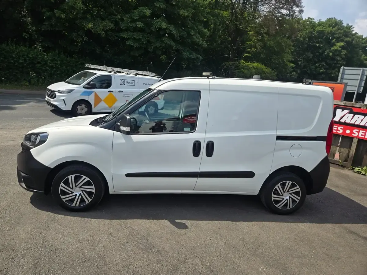 Used Fiat Doblò 95 HP (69 kW) 2018 White MPV