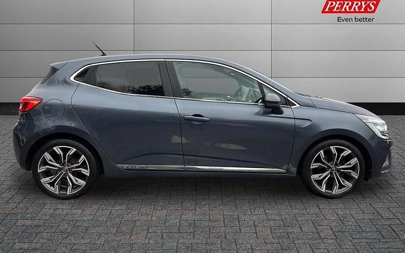 Used Renault Clio V Version S 90 HP (66 kW) 2022 Hatchback