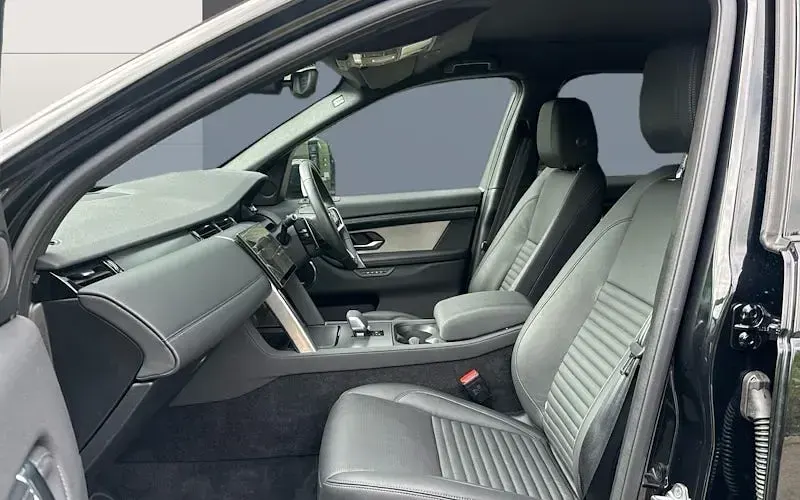 Used Land Rover Discovery 5 SE Dynamic 269 HP (197 kW) 2024 SUV