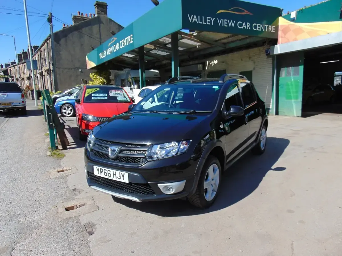 Używany Dacia Sandero Ambiance 90 KM (66 kW) 2016 Czarny Hatchback