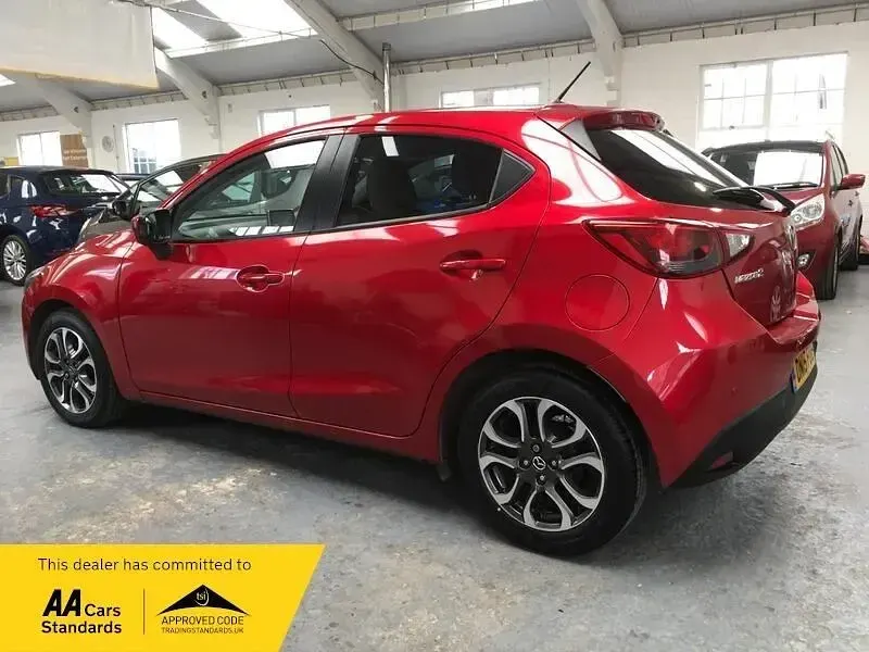Używany Mazda 2 Inclusive 2015 Czerwony Hatchback