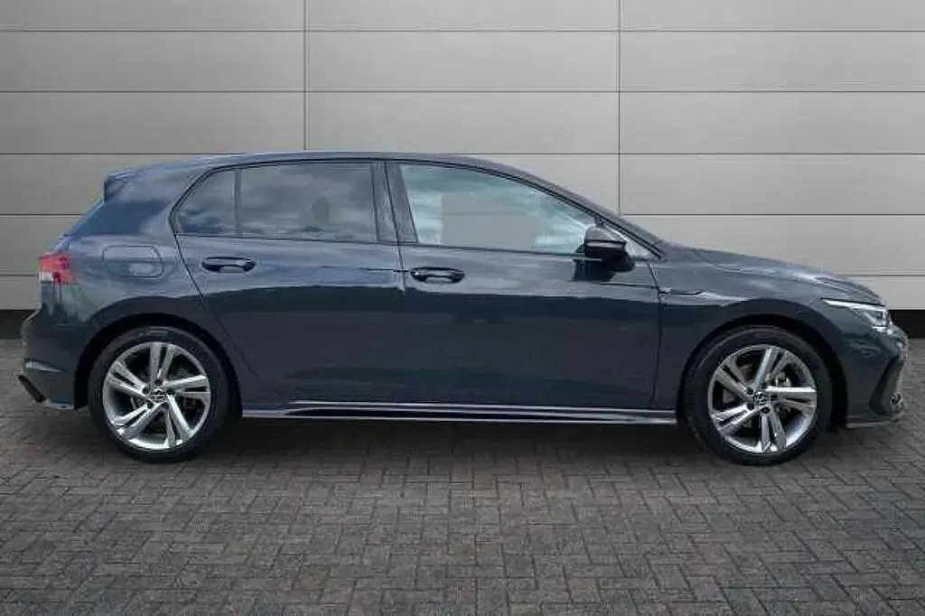 Used VW Golf VIII R-line 150 HP (110 kW) 2022 Urano grey Hatchback