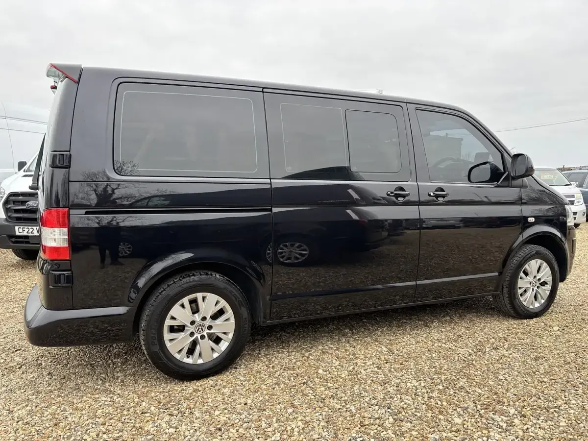 Used VW Shuttle SE 2015 Black MPV