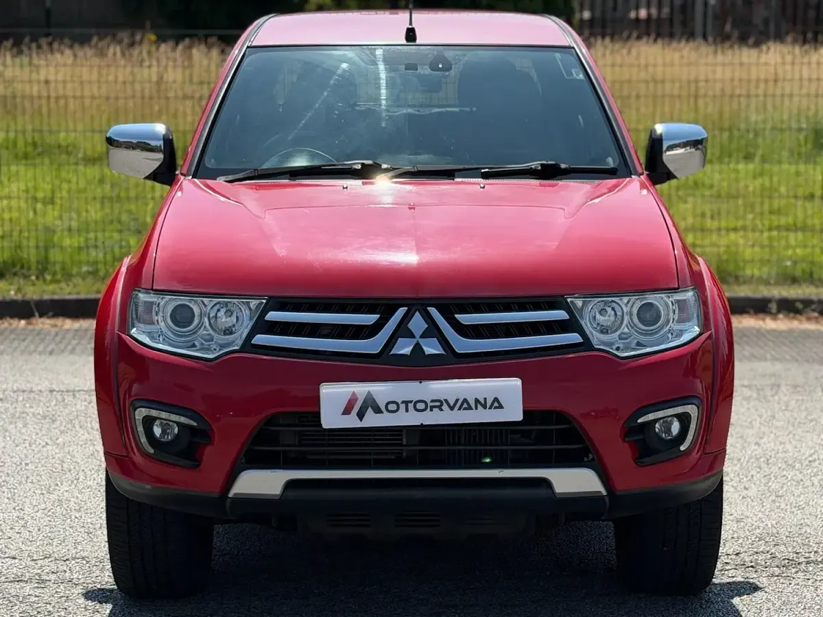 Used Mitsubishi L200 178 HP (130 kW) 2015 Red Pickup