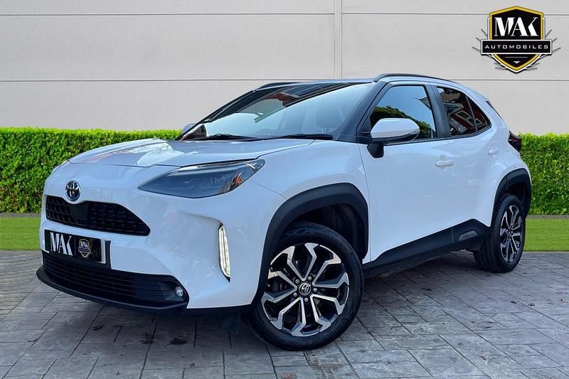 Used Toyota Yaris Hybrid Design 2023 White Hatchback