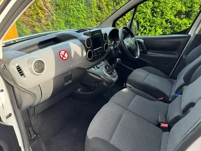 Used Citroën Berlingo 75 HP (55 kW) 2017 White MPV