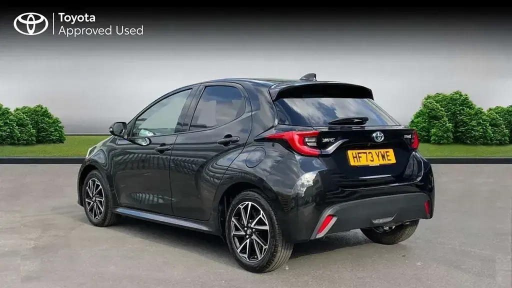 Second-hand Toyota Yaris Hybrid Design 116 CP (85 kW) 2023 Negru Hatchback