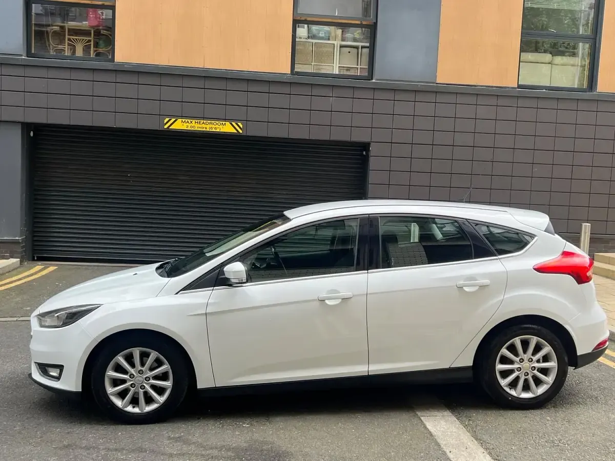 Used Ford Focus Titanium 120 HP (88 kW) 2015 White Hatchback