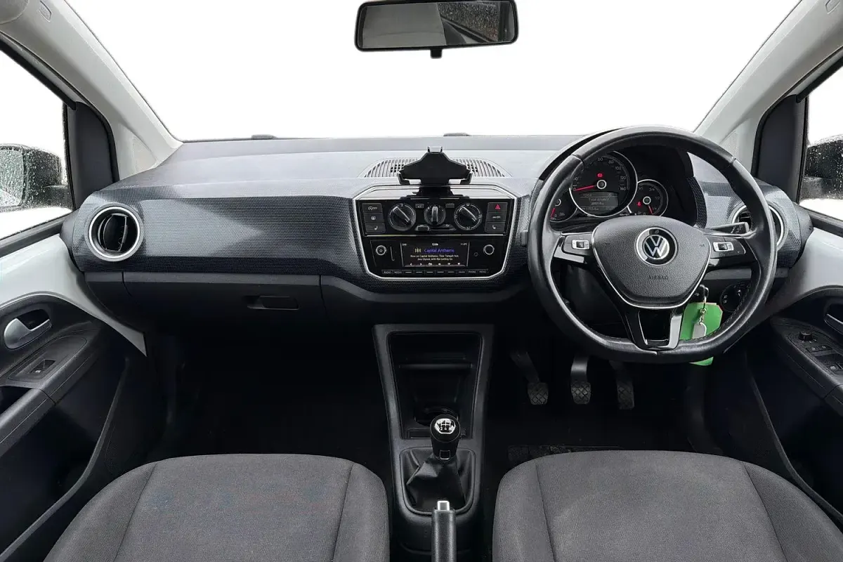 Used VW up! R-line 65 HP (47 kW) 2022 White Hatchback